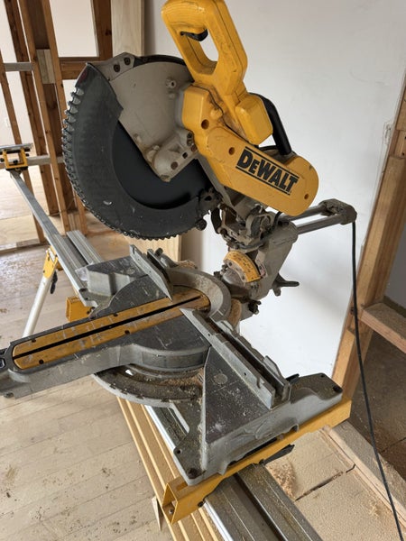 Dewalt 12” drop saw and stand combo64299421121666110