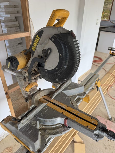 Dewalt 12” drop saw and stand combo64299421121666111