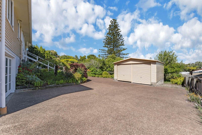 Big Land, Big Garages, Big Future!64300831111171111