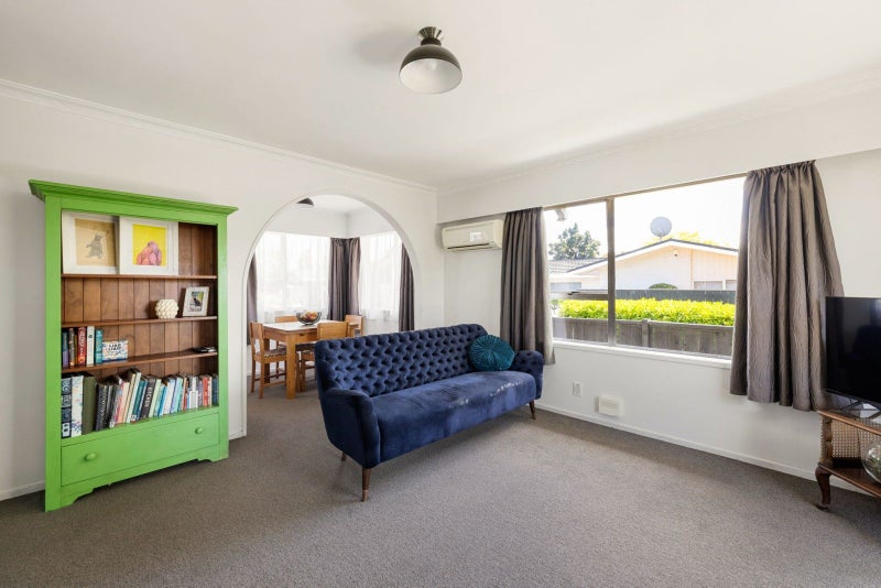 Entry into Hamilton East64303660337538112