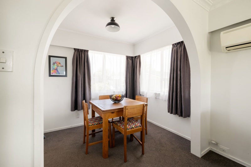 Entry into Hamilton East64303660337538113