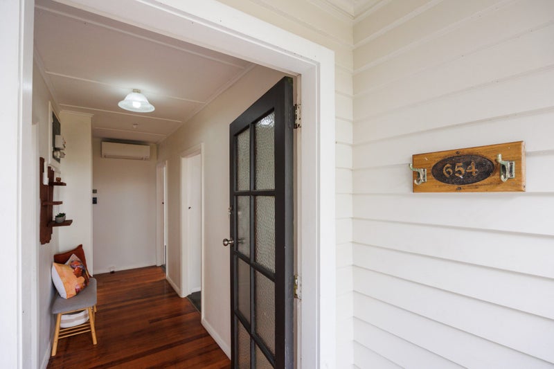 Cute & Full of Character64303969776129111