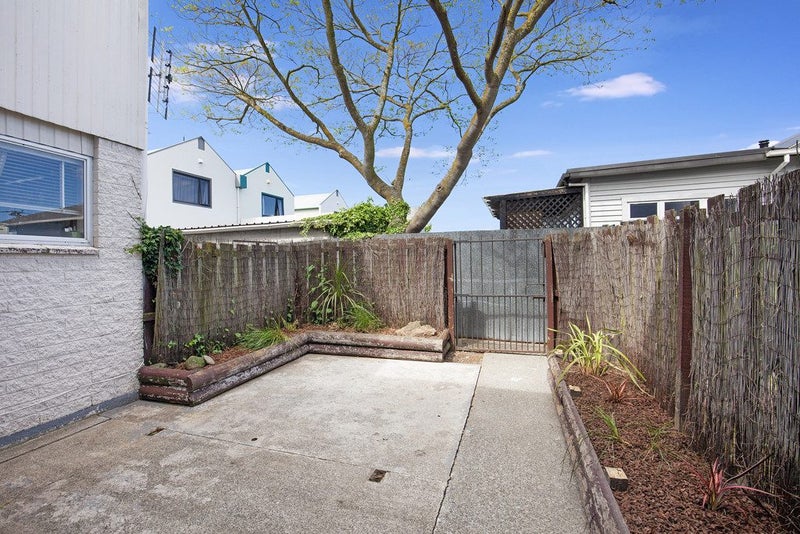 Sunny, Secure & Easy to Love64303969905282111