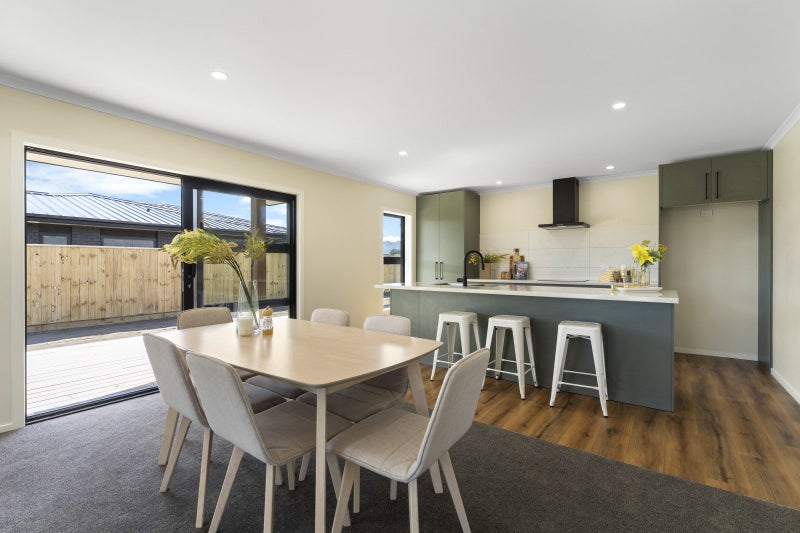 First Dibs on Fresh Living64304278310913114