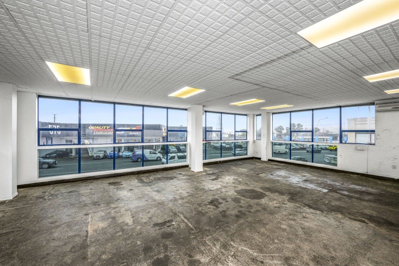 Occupy or add value – prime in Penrose64311027705858111