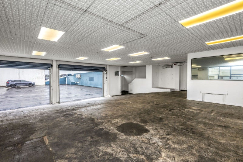 Occupy or add value – prime in Penrose64311027705858112