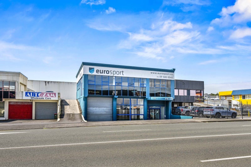 Occupy or add value – prime in Penrose64311027705858114