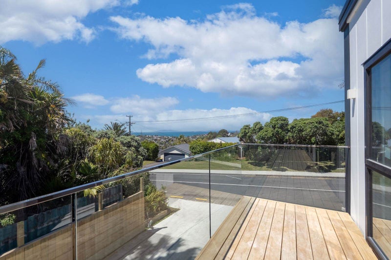 Luxury Home with Panoramic Sea Views & Rangi Zone64392175281026114