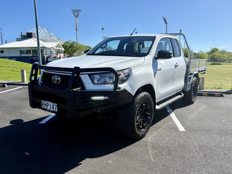 2025 Toyota Hilux SR Extra Cab 4x4 2.8DT 6AT64304990337026112