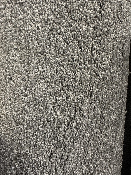 Auction 194 - 3.90 x 3.65 metres Solution Dyed Nylon cut pile carpet Carousel 2