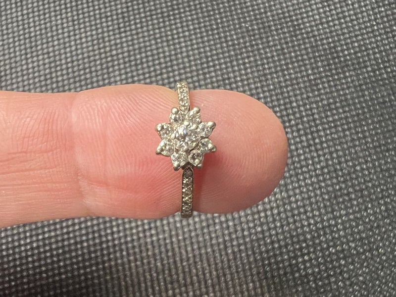 9ct Gold Diamond Cluster Ring – 7.3 mm Flower Design - Lot F304 Carousel 1