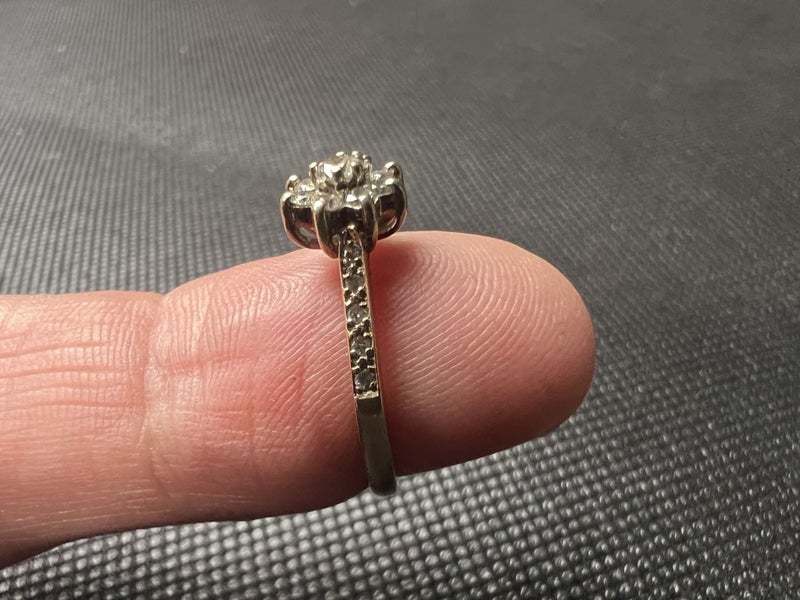 9ct Gold Diamond Cluster Ring – 7.3 mm Flower Design - Lot F304 Carousel 2