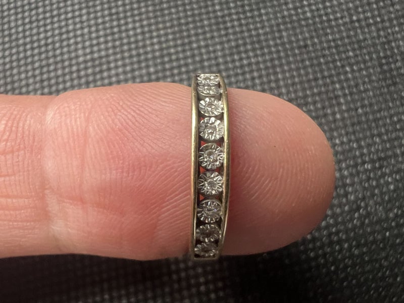 9ct Gold Diamond Illusion-Set Band Ring - Lot F305 Carousel 1
