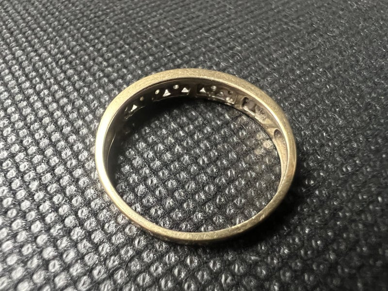 9ct Gold Diamond Illusion-Set Band Ring - Lot F305 Carousel 4