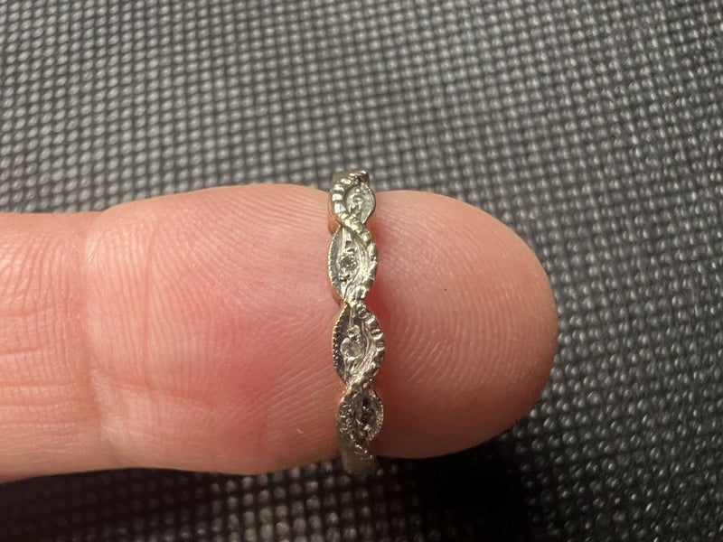 9ct Gold Marquise Style Diamond Band Ring - Lot F306 Carousel 1