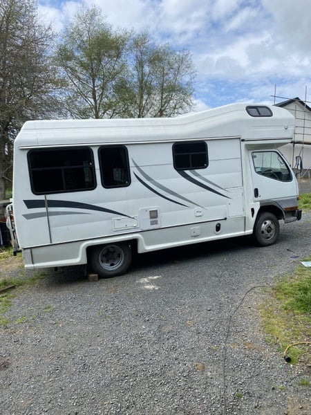 2004 Mitsubishi Canter Camper – Well-Maintained &64305195257217110