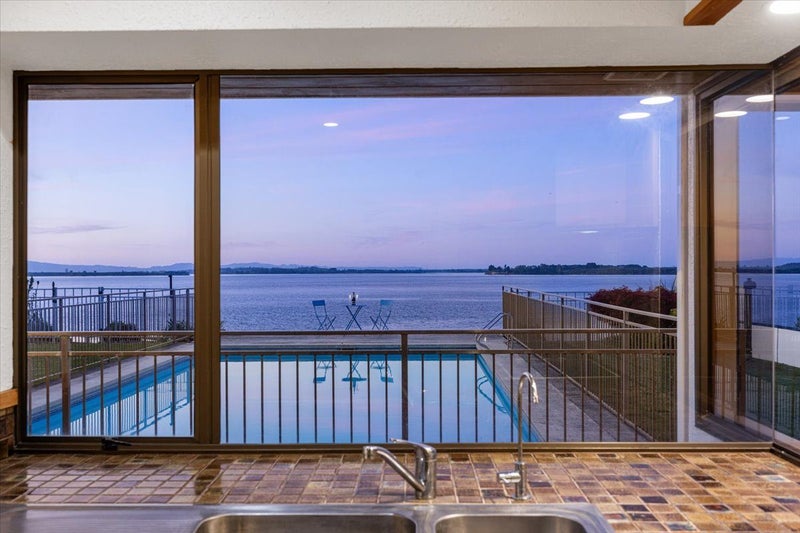 ENDLESS WATER VIEWS - SUPERB LOCATION64305195491458113