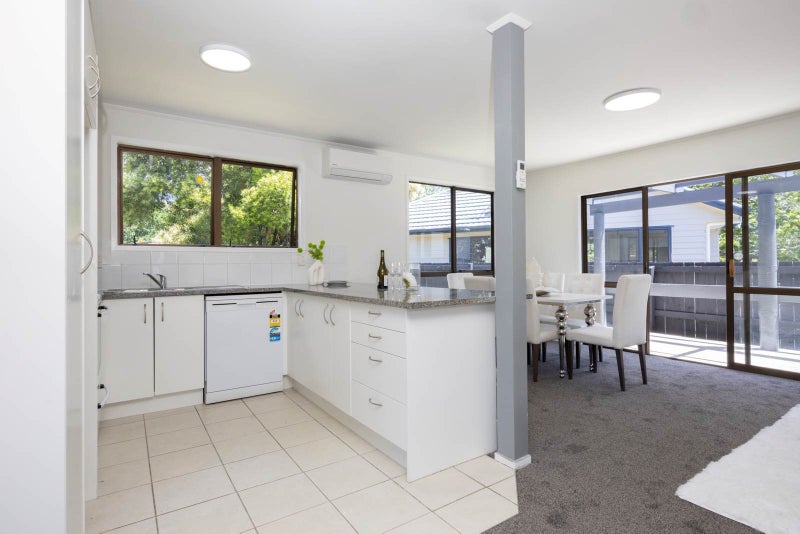 Vendor Leaving for Good – Must Sell!64305291082754112