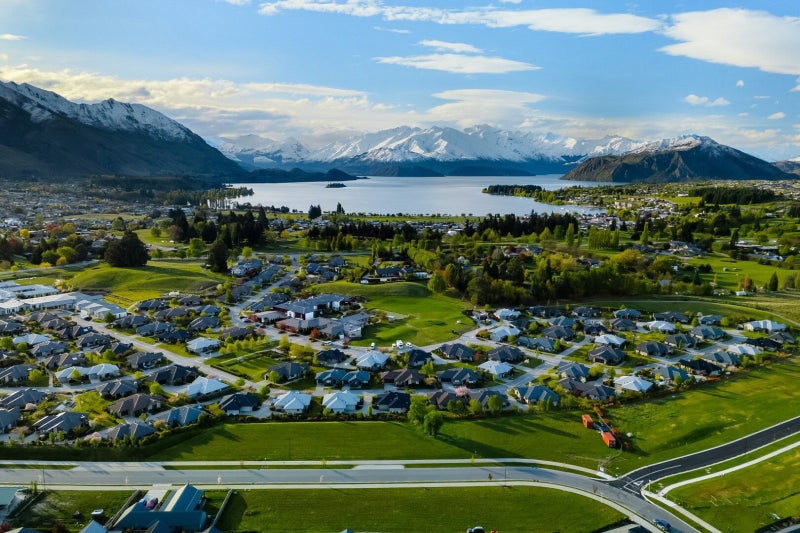 Exceptional Section & Prime Location64305703227522112