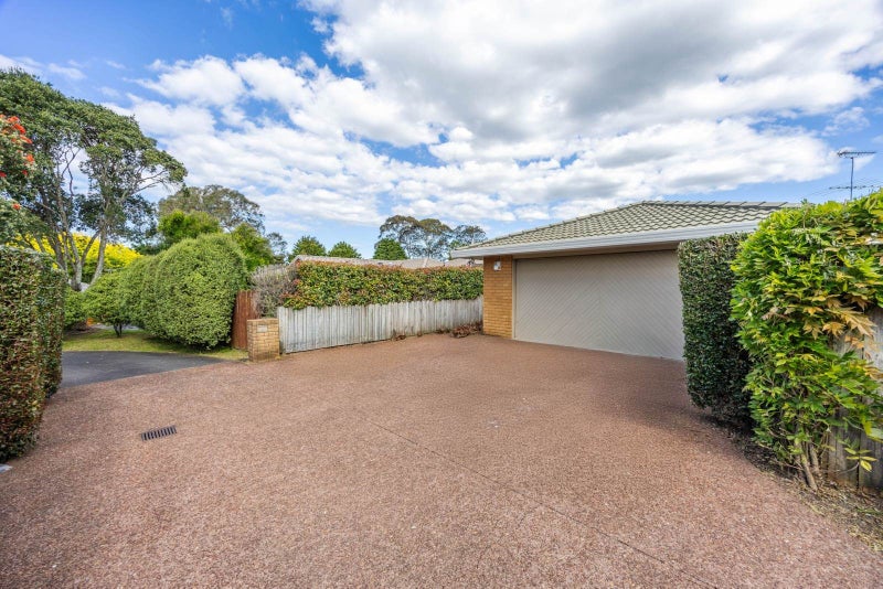 Peaceful, Private & Perfectly Positioned in Albany64306205213313111
