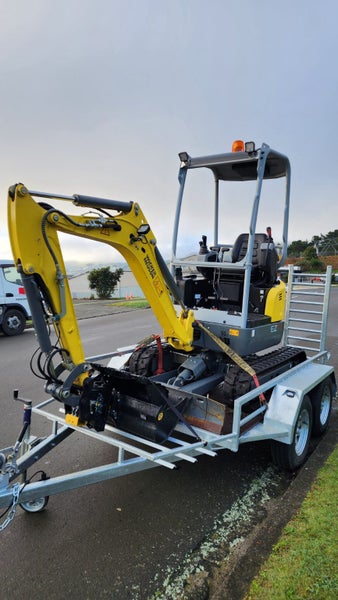 1.7T Wacker Neuson Digger Low hrs, 90dge tilt quick hitch64306311096833111