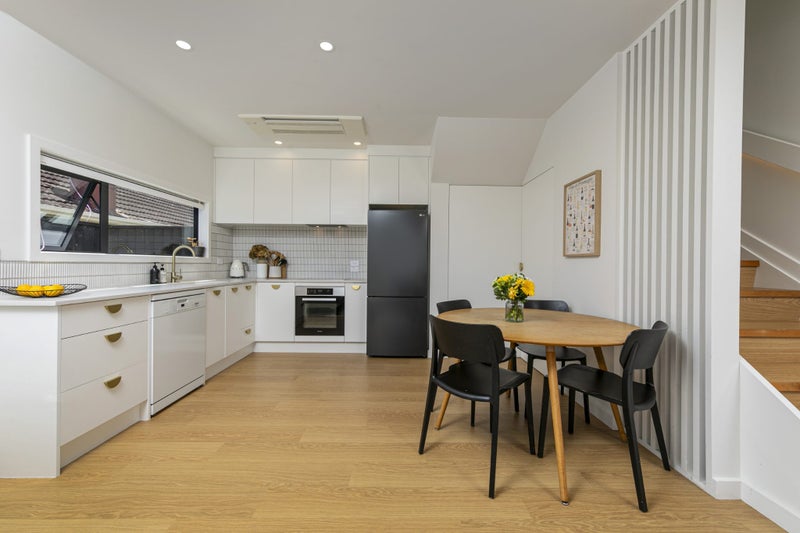 Modern Living!64306400871299111