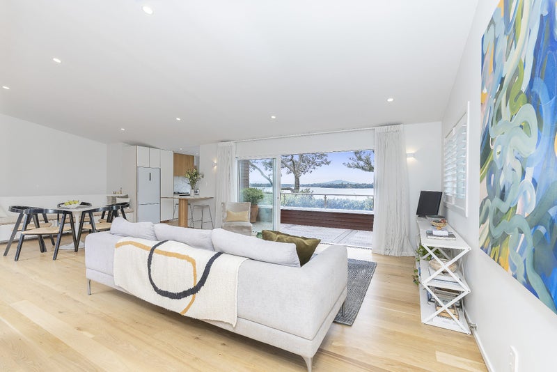 Coastal Sanctuary with Sensational Views64306400908930112