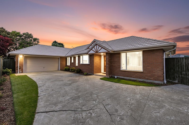 Family Showstopper with Best-in-Show Features!64306400955393110