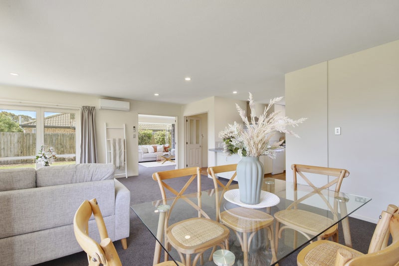 Family Showstopper with Best-in-Show Features!64306400955393111