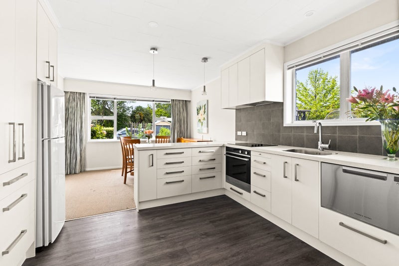 Parkside Perfection - Sunny, Stylish and Central64306400970626111