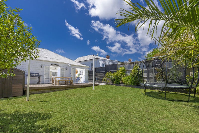 Sunshine, Style & Seriously Good Vibes64306400986626111