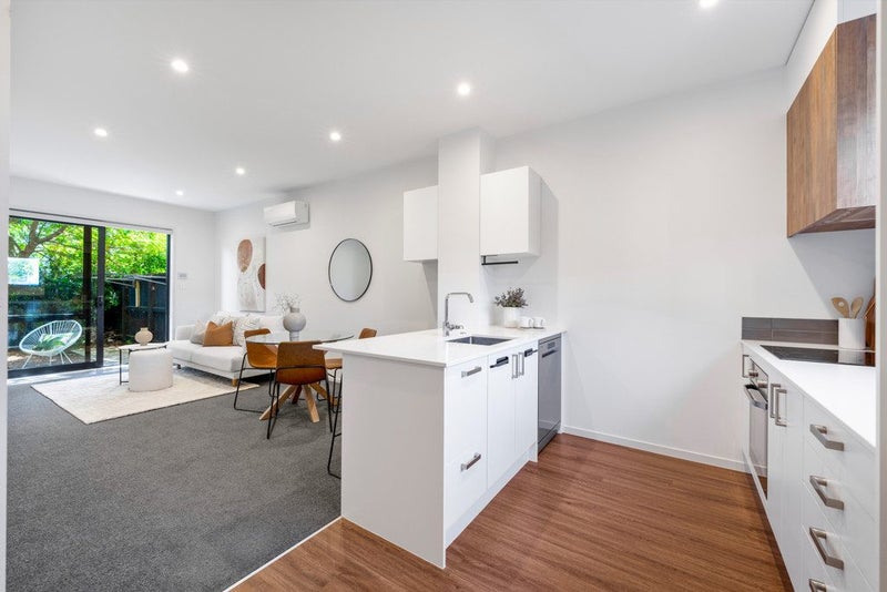 Urban Express, Park-Like Nest!64306495270146111