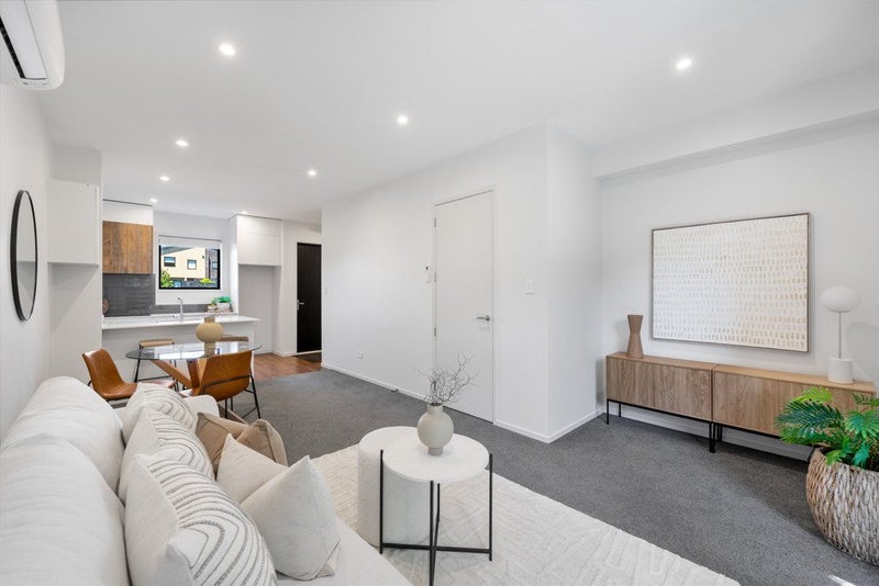 Urban Express, Park-Like Nest!64306495270146112