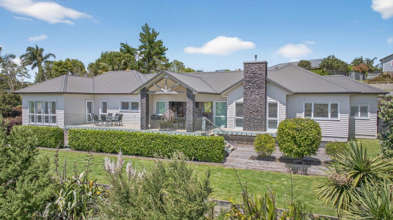 Sun-soaked single-level perfection64315172094465110