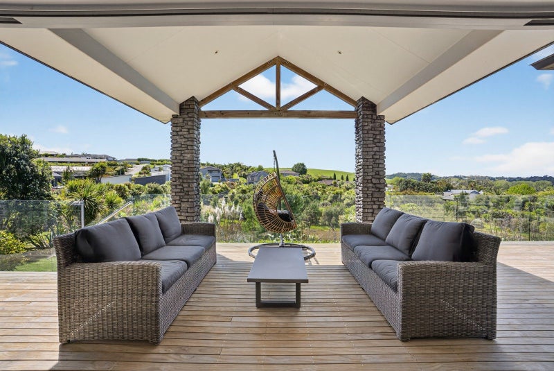 Sun-soaked single-level perfection64315172094465111