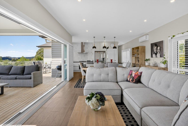 Sun-soaked single-level perfection64315172094465113