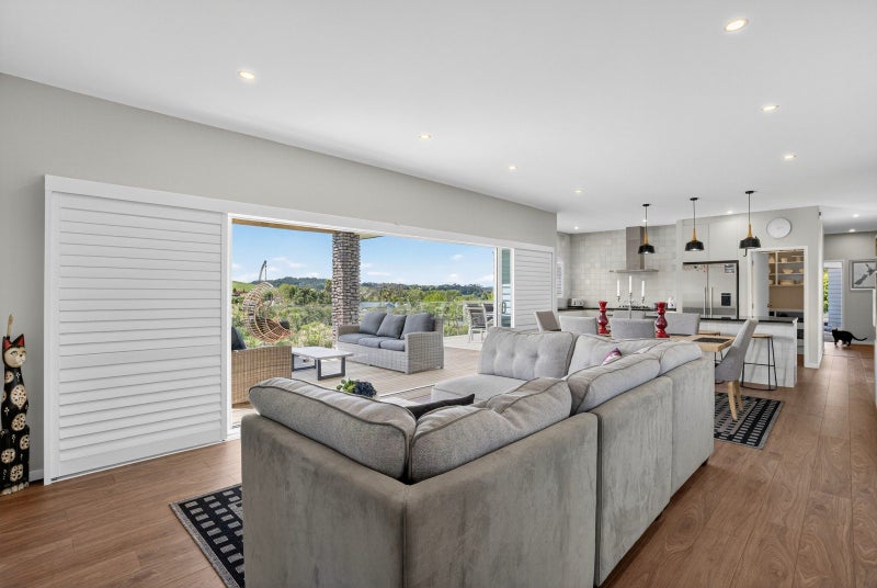 Sun-soaked single-level perfection64315172094465114