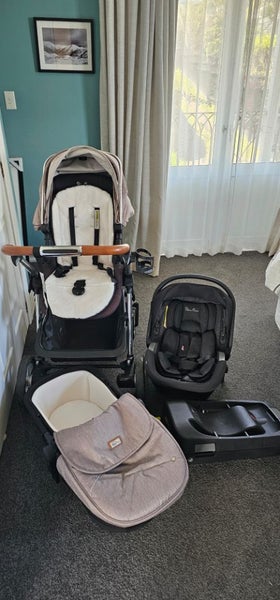 Silver Cross Pioneer pram bundle64306507842946110