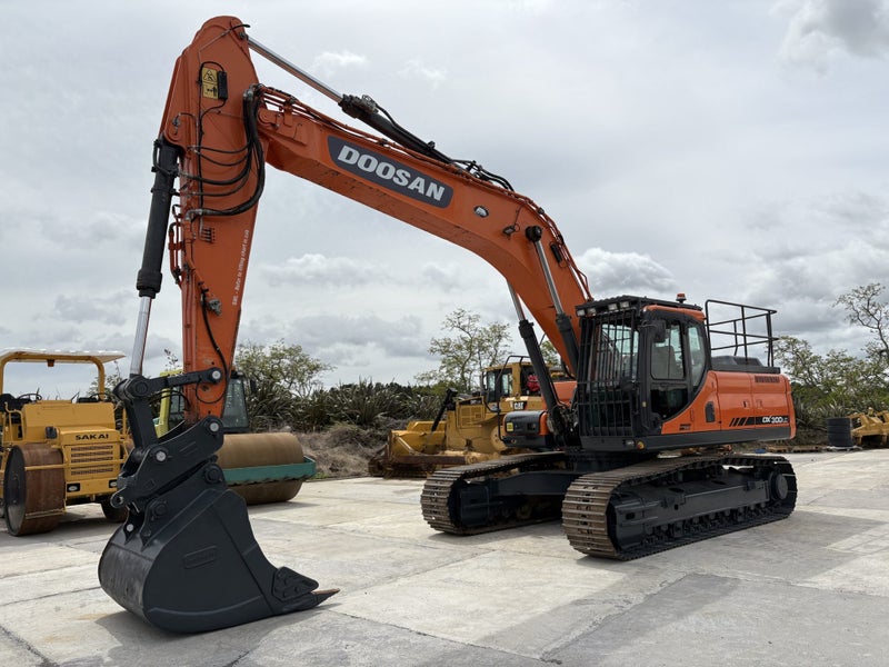 Doosan DX300LC 30 ton Carousel 1