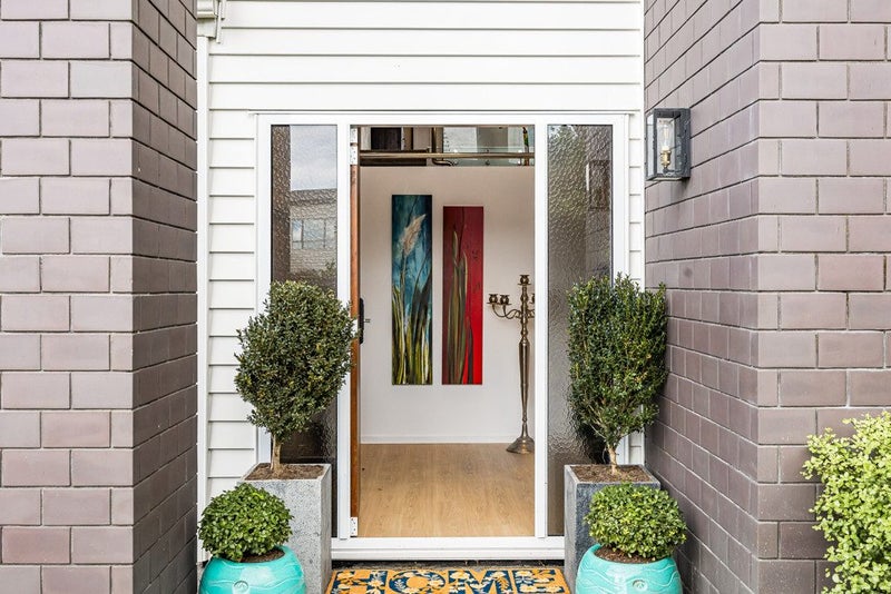 BIG, BOLD AND BEAUTIFUL, GRAND SCALE LIVING64306699864706111