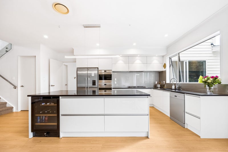 BIG, BOLD AND BEAUTIFUL, GRAND SCALE LIVING64306699864706112