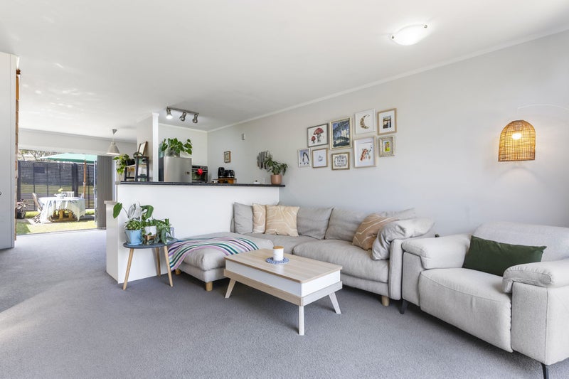 Sunny, Stylish & Super Convenient64306699771777110