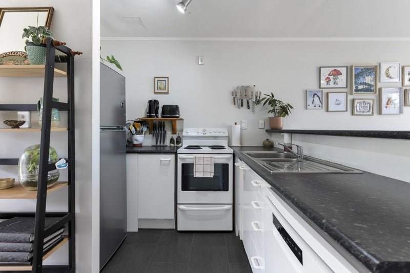 Sunny, Stylish & Super Convenient64306699771777112