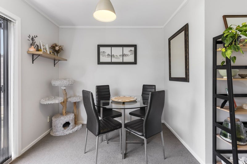 Sunny, Stylish & Super Convenient64306699771777113