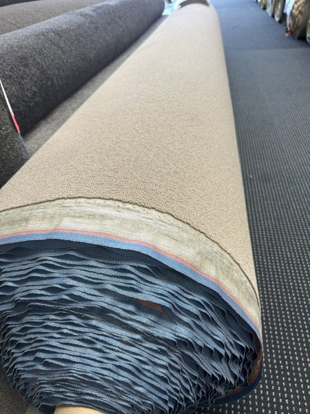 $1 reserve HOUSE LOT, 1 roll of NEW polyester, loop pile carpet =91.25m264307126399873110