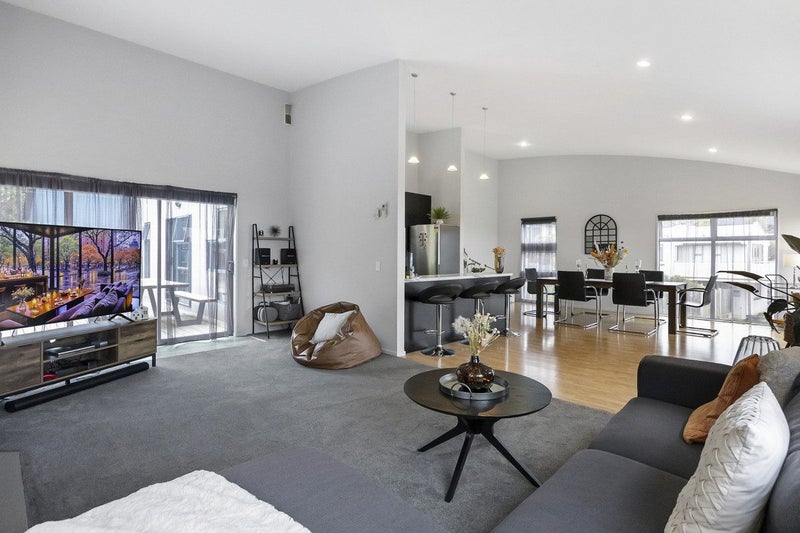 Serious Sellers, Stunning Views – Your Family’64308224625282114