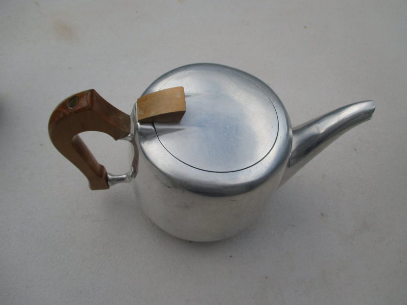 VINTAGE PICQUOT WARE TEAPOT CIRCA 1960 Carousel 1