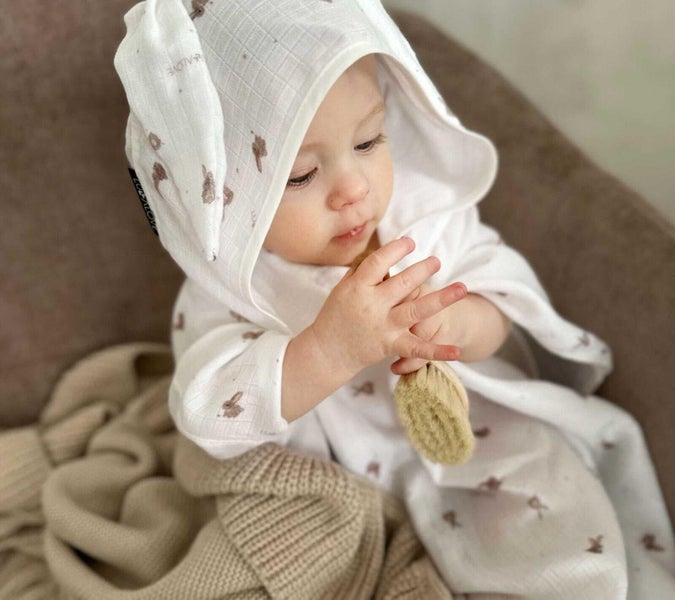 Lullalove: Hairbrush Set with Goat's Bristle and Washcloth - Bunny Pattern Carousel 5