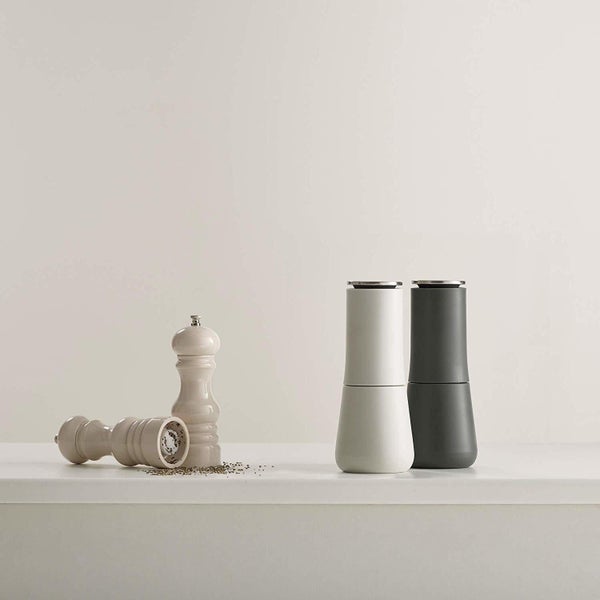 Joseph Joseph: Milltop Salt & Pepper Carousel 2