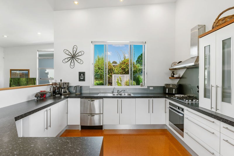 Light, Space & Style with Flexible Separate Studio64309515031427111